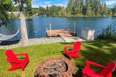 Image de Beautiful waterfront escape with SUPs/kayaks/canoe/paddle boards w/ lake access