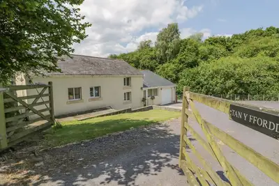 Image de Tan Y Ffordd, pet friendly, character holiday cottage in Llanrwst