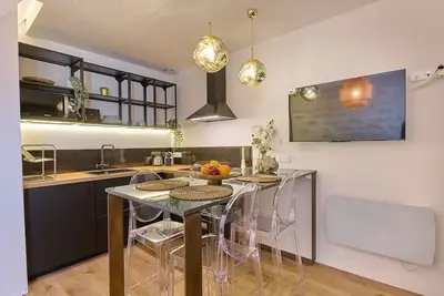 Image de ★★★★★ Magnifique Duplex Design avec terrasse privative -  Idéalement situé