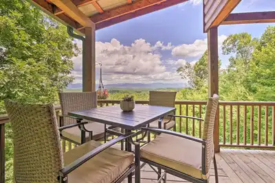 Image de ‘Hiwassee Hideaway' Cabin w\/ Mountain Views!