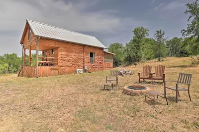 Image de Chic Thorndale Cabin w\/ Fire Pit & Paddleboat!