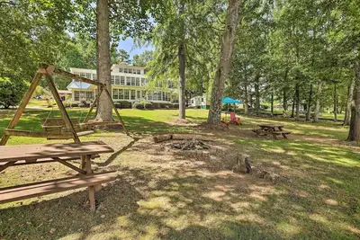 Image de 'The B Haus' Lakefront Retreat w/ Boat Ramp!