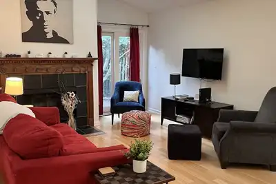 Image de Modern retreat in peaceful neighborhood near beaches and downtown