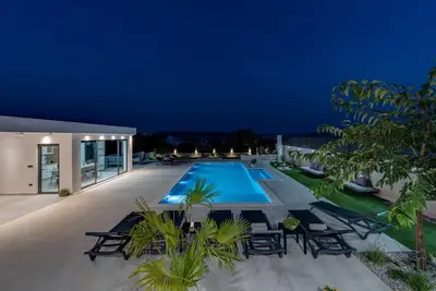 Image de New! Villa Marisa with 51sqm heated, private pool, 5 bedrooms, 4 bathrooms, summer kitchen, views of the Adriatic sea and town Split