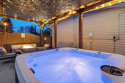 Image de Relax & Recharge | 5br Hot Tub, Gym & Secret Room