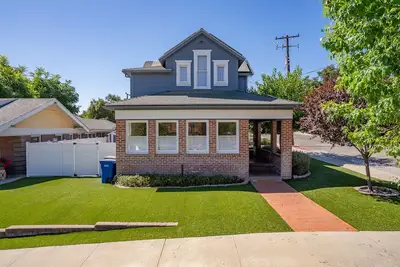 Image de Blue Chestnut - Walkable to Downtown/Ev Charger/Dog Friendly