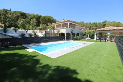Image de Rez de Jardin Avec Piscine à 150m de la mer