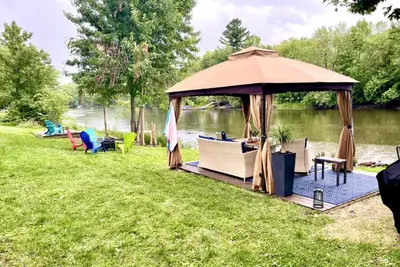 Image de Riverfront Cottage and Cabana. 3-bedroom, 2 bath on the Lazy, Great Chazy, River