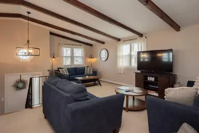 Image de Newport/Middletown Retreat! ! Walk To Beach! !