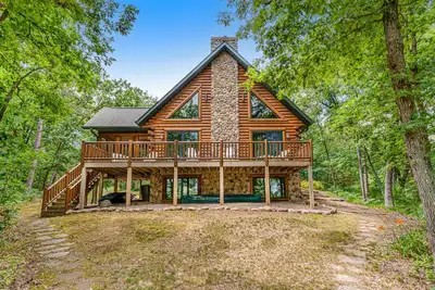 Image de Riverfront cabin with a dock, kayaks and a canoe - firepit and water views