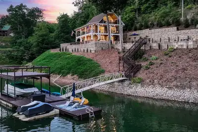 Image de Skipping Stones Getaway - Watauga Lake Dock & Hot Tub, Summer Fun Awaits
