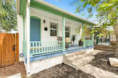 Image de Quiet 2 Br near RiNo w/ sunroom & large backyard