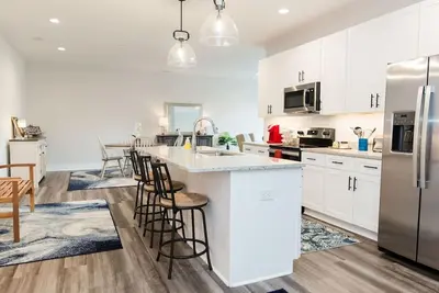 Image de Stoney Ridge · Cozy 1st Level King Bed Suite - 2 bed 2 bath!