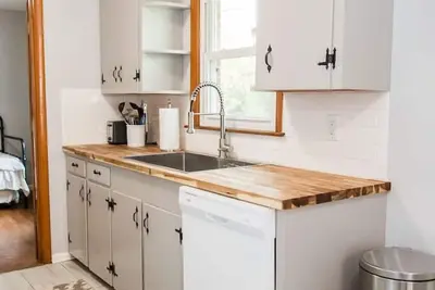 Image de Charming Single Level Home • Convenient 3 Bedroom