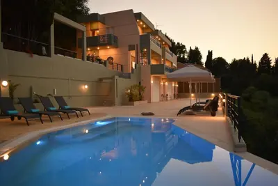 Image de Villa Julie Christie with infinity pool - seaviews - garden with pond