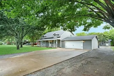 Image de sleeps 11 King Bed Country Charmer in Iconic Fort Worth- pet and child friendly