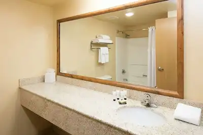 Image de Relax and Unwind in Red Lion Inn & Suites Goodyear Phoenix! Free Parking