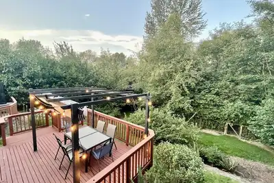 Image de Boutique & Spacious Home w/ Parking & Privacy - On Hawaiian Time