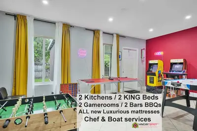 Image de 2 Homes, King Beds, for 23 NearBeach/ Airport