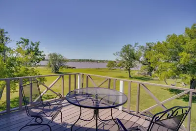 Image de Exquisite Lake Charles Gem - Waterfront Views