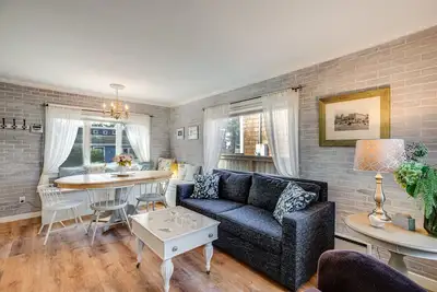 Image de Quaint 'Sur La Mer' Cottage w\/ Deck, Fire Pit