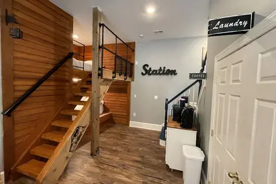 Image de ►New! Unique Custom Crafted Train Station Lodge W/ private walking trails