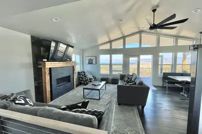 Image de Amazing lake views with Ideal Beach Access!