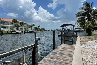 Image de 9912 Sandpiper East -Home with privat pool 2 Bedroom / 2 Bath, maximum. . .