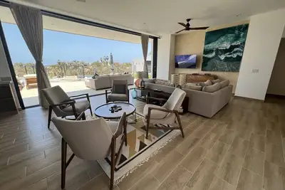 Image de Beautiful modern home 5-minute walk to the beach. Pool and fire pit.