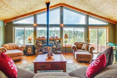 Image de Cozy hillside getaway with space for whole family - in the heart of Tahoe Donner