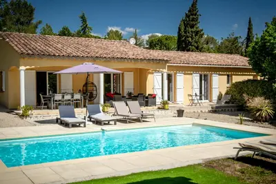 Image de Villa de plain-pied avec piscine privée
