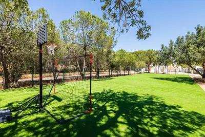 Image de Private holiday home with soccer pitch