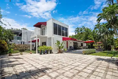 Image de Miami\/Coconut Grove 33133 Family Home<br>Sailing Clubs favorite