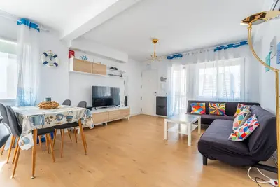 Image de Appartement Piso Playa Centro Villajoyosa avec vue sur la mer, terrasse et Wi-Fi.