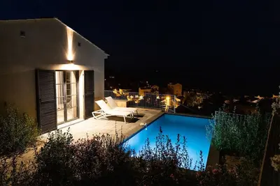 Image de Villa Hugo, neuf, pour 8personnes, piscine chauffée
