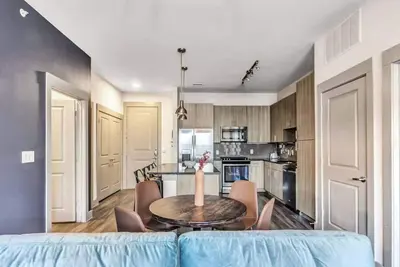 Image de Elegant 2br\/2ba Retreat: Amenities Included
