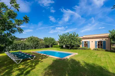 Finca 'Can Ullastre Ref 01' avec vue sur les montagnes, piscine, jardin et Wi-Fi.