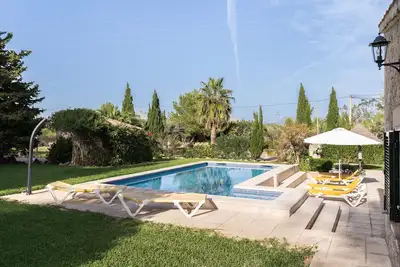 Image de Villa Can Tomas avec vue sur les montagnes, jardin, piscine et Wi-Fi.