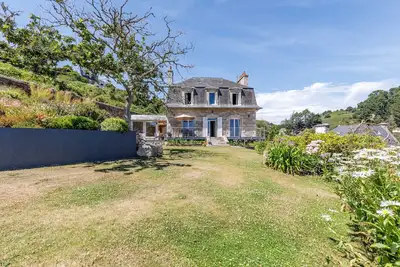 Image de Villa Les Roches Mauves - vue mer, accès direct à la plage