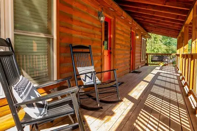 Image de Modern Log Cabin Th Retreat | Peaceful | Mountain Views | Steps to Downtown Wj