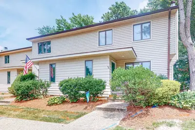 Image de Bethany Pines townhome with pool, tennis, & private washer/dryer - near beach