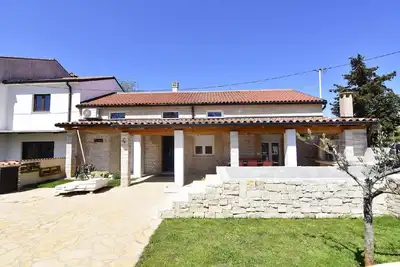 Image de Maison de vacances Savudrija pour 1 - 8 personnes avec 5 chambres à coucher - Maison de vacances