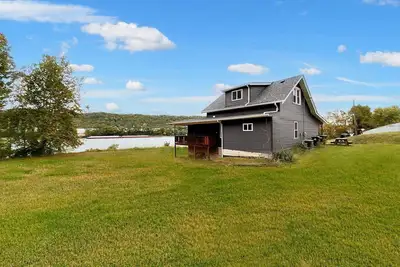 Image de Big riverfront house near beach access, Cvg, & downtown
