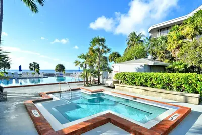 Image de Papaya Place by AvantStay | Great Location w/ Shared Pool & Hot Tub!