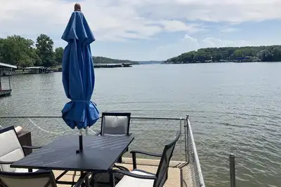 Image de Lake front with view, dock and calm water