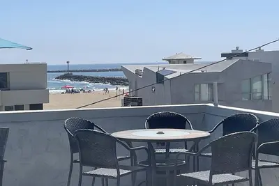 Image de Steps to the Beach with Rooftop Patio View