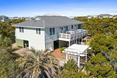 Image de Close to Ocean, 4 Bedrooms + Both Clubs!