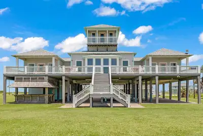 Image de An oceanfront 4-bedroom 3. 5 bath home great for vacations & small wedding venue!