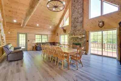 Image de Stunning North Rose Retreat w/ Fishing Pond!