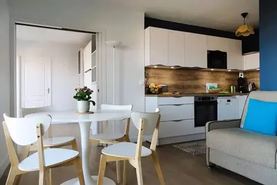 Image de Charmantes T2 komplett renoviert mit herrlichem Blick auf den Pool